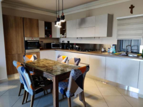 Cosy Designer finished apartment with unobstructed views